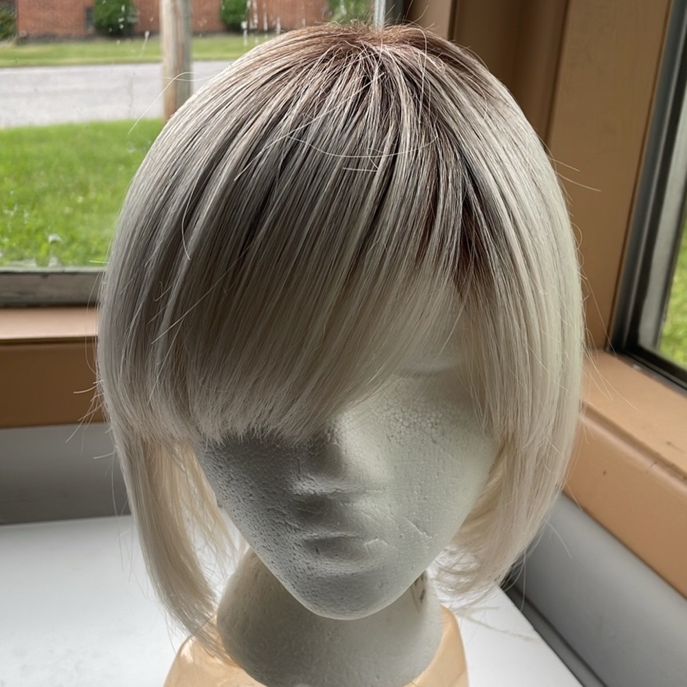 Cysterwigs blonde with auburn roots bob cut wig.